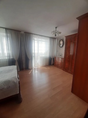 Продам трехкомнатную (3-комн.) квартиру, Старовского ул, 32, Сыктывкар г