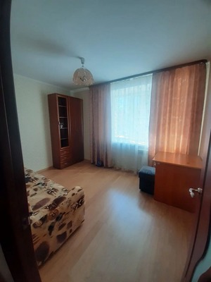 Продам трехкомнатную (3-комн.) квартиру, Старовского ул, 32, Сыктывкар г