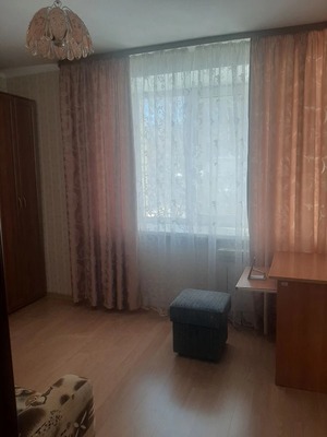 Продам трехкомнатную (3-комн.) квартиру, Старовского ул, 32, Сыктывкар г