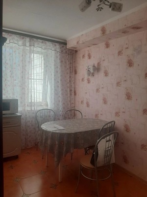 Продам трехкомнатную (3-комн.) квартиру, Старовского ул, 32, Сыктывкар г