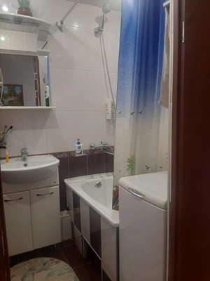 Продам трехкомнатную (3-комн.) квартиру, Старовского ул, 32, Сыктывкар г