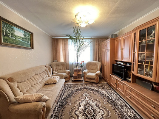 Продам трехкомнатную (3-комн.) квартиру, Светлая ул, 27, Комсомольское пгт