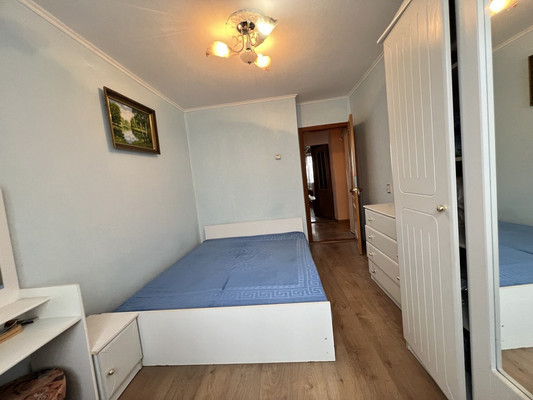 Продам трехкомнатную (3-комн.) квартиру, Светлая ул, 27, Комсомольское пгт