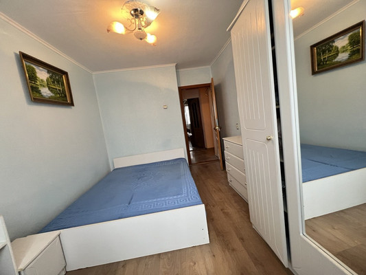 Продам трехкомнатную (3-комн.) квартиру, Светлая ул, 27, Комсомольское пгт