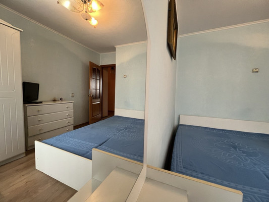 Продам трехкомнатную (3-комн.) квартиру, Светлая ул, 27, Комсомольское пгт