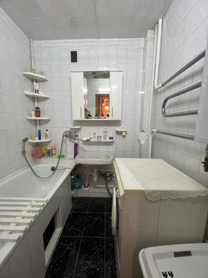 Продам трехкомнатную (3-комн.) квартиру, Светлая ул, 27, Комсомольское пгт