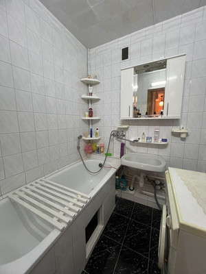 Продам трехкомнатную (3-комн.) квартиру, Светлая ул, 27, Комсомольское пгт