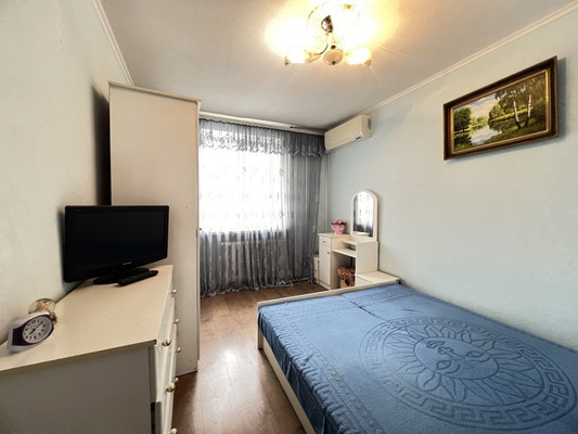 Продам трехкомнатную (3-комн.) квартиру, Светлая ул, 27, Комсомольское пгт