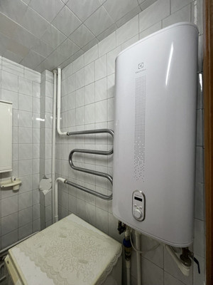 Продам трехкомнатную (3-комн.) квартиру, Светлая ул, 27, Комсомольское пгт