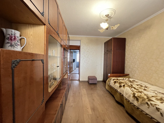 Продам трехкомнатную (3-комн.) квартиру, Светлая ул, 27, Комсомольское пгт