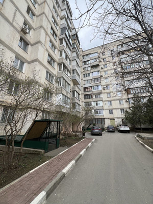 Продам трехкомнатную (3-комн.) квартиру, Светлая ул, 27, Комсомольское пгт