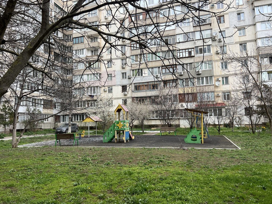 Продам трехкомнатную (3-комн.) квартиру, Светлая ул, 27, Комсомольское пгт