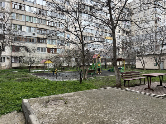 Продам трехкомнатную (3-комн.) квартиру, Светлая ул, 27, Комсомольское пгт