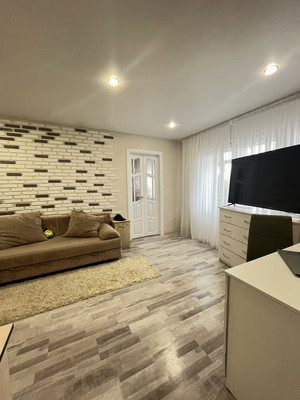 Продам двухкомнатную (2-комн.) квартиру, Восход ул, 13, Казань г