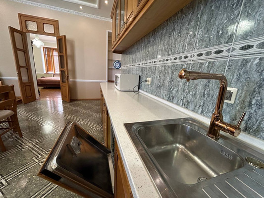 Сдам трехкомнатную (3-комн.) квартиру, Самокиша ул, 13, Симферополь г