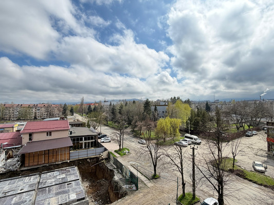 Продам двухкомнатную (2-комн.) квартиру, Байсултанова ул, 28, Нальчик г