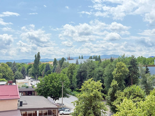 Продам двухкомнатную (2-комн.) квартиру, Байсултанова ул, 28, Нальчик г