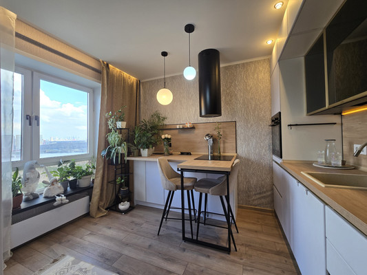 Продам однокомнатную (1-комн.) квартиру, 100 кв-л, 1к3, Москва г