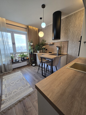 Продам однокомнатную (1-комн.) квартиру, 100 кв-л, 1к3, Москва г