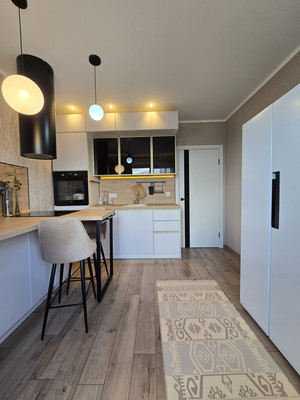 Продам однокомнатную (1-комн.) квартиру, 100 кв-л, 1к3, Москва г