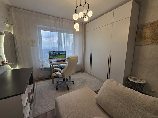 Продам однокомнатную (1-комн.) квартиру, 100 кв-л, 1к3, Москва г