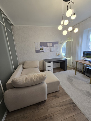 Продам однокомнатную (1-комн.) квартиру, 100 кв-л, 1к3, Москва г