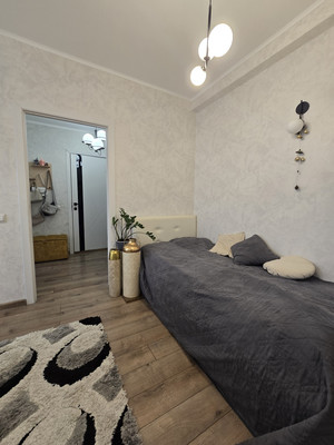 Продам однокомнатную (1-комн.) квартиру, 100 кв-л, 1к3, Москва г