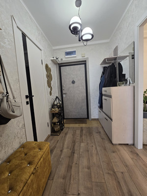 Продам однокомнатную (1-комн.) квартиру, 100 кв-л, 1к3, Москва г