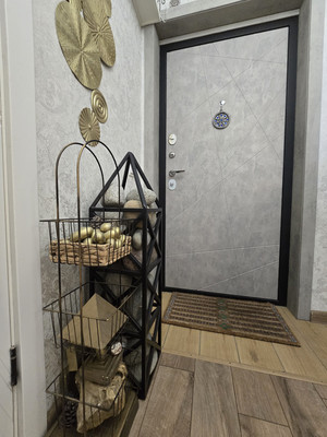 Продам однокомнатную (1-комн.) квартиру, 100 кв-л, 1к3, Москва г