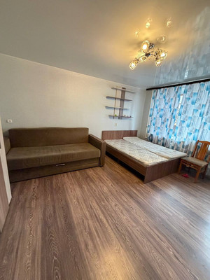 Продам двухкомнатную (2-комн.) квартиру, Трудящихся б-р, 17, Колпино г