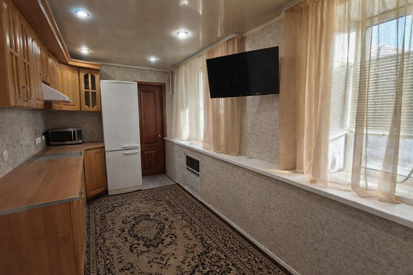 Продам трехкомнатную (3-комн.) квартиру, Сун Ят-Сена ул, 64а, Астрахань г