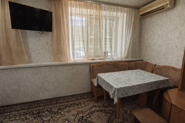 Продам трехкомнатную (3-комн.) квартиру, Сун Ят-Сена ул, 64а, Астрахань г