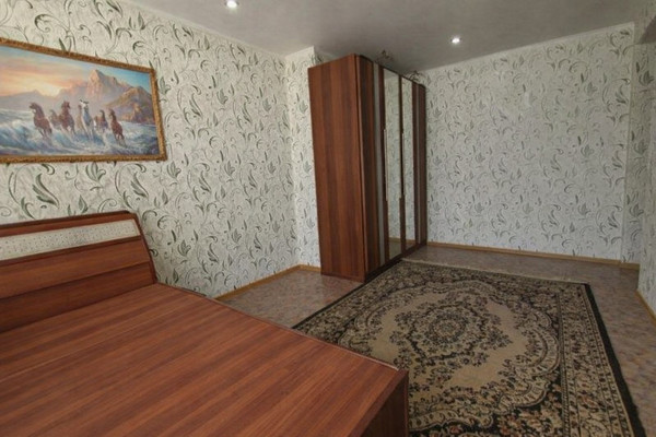 Продам трехкомнатную (3-комн.) квартиру, Сун Ят-Сена ул, 64а, Астрахань г