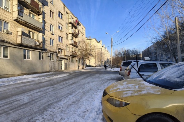 Продам трехкомнатную (3-комн.) квартиру, Сун Ят-Сена ул, 64а, Астрахань г