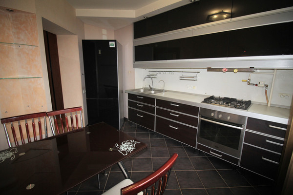 Продам трехкомнатную (3-комн.) квартиру, Елькина ул, 3, Пермь г