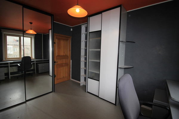 Продам трехкомнатную (3-комн.) квартиру, Елькина ул, 3, Пермь г