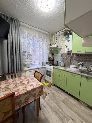 Продам двухкомнатную (2-комн.) квартиру, 21-й мкр, 12, Октябрьский г