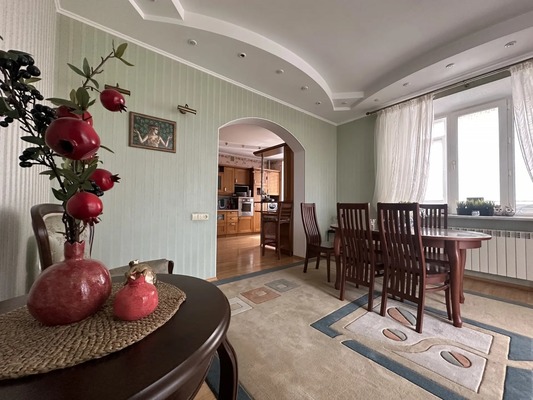 Продам многокомнатную квартиру, Комсомольская ул, 105, Армавир г