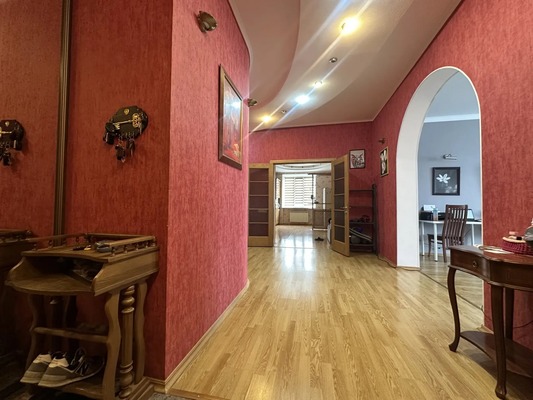 Продам многокомнатную квартиру, Комсомольская ул, 105, Армавир г