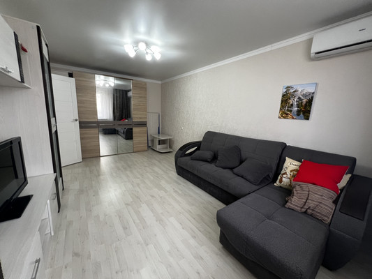 Продам однокомнатную (1-комн.) квартиру, 2-я Целиноградская ул, 11, Краснодар г