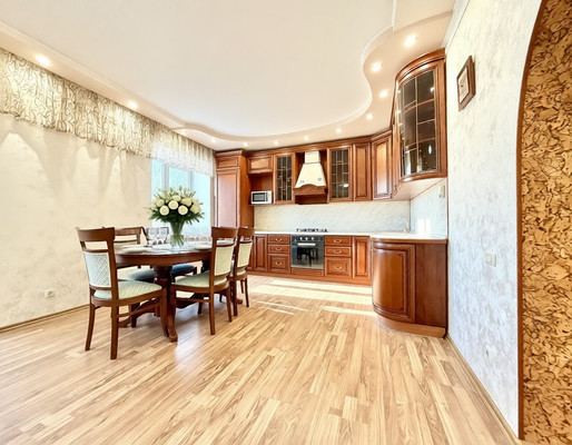 Продам трехкомнатную (3-комн.) квартиру, Урицкого ул, 49, Астрахань г