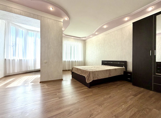 Продам трехкомнатную (3-комн.) квартиру, Урицкого ул, 49, Астрахань г