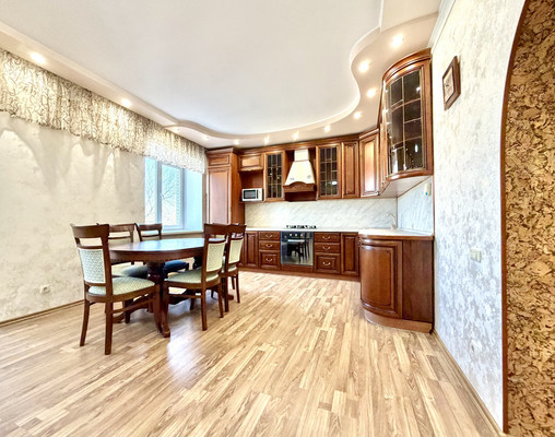 Продам трехкомнатную (3-комн.) квартиру, Урицкого ул, 49, Астрахань г