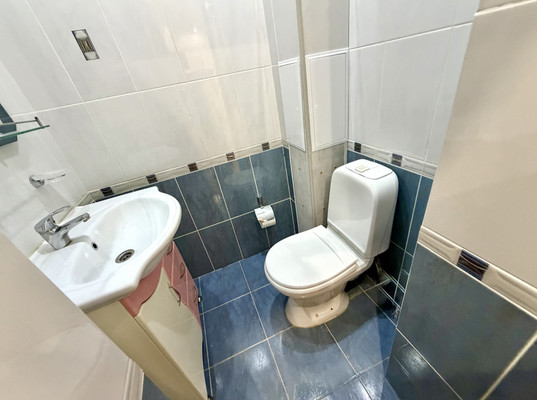 Продам трехкомнатную (3-комн.) квартиру, Урицкого ул, 49, Астрахань г