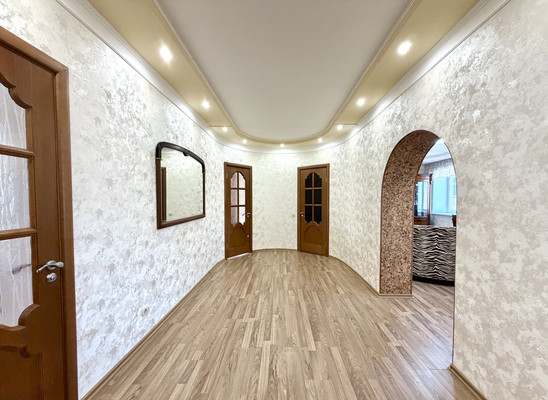 Продам трехкомнатную (3-комн.) квартиру, Урицкого ул, 49, Астрахань г