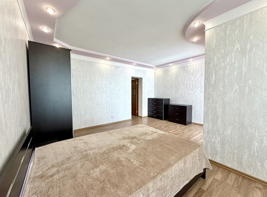 Продам трехкомнатную (3-комн.) квартиру, Урицкого ул, 49, Астрахань г