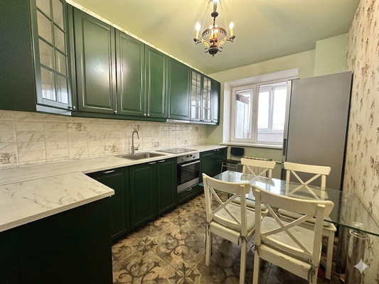 Продам трехкомнатную (3-комн.) квартиру, В мкр, 15А, Троицк г