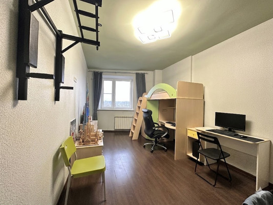 Продам трехкомнатную (3-комн.) квартиру, В мкр, 15А, Троицк г