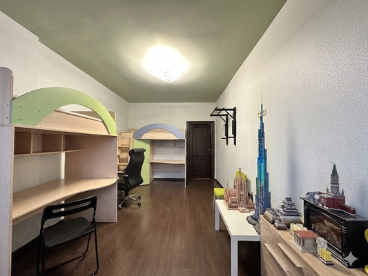 Продам трехкомнатную (3-комн.) квартиру, В мкр, 15А, Троицк г