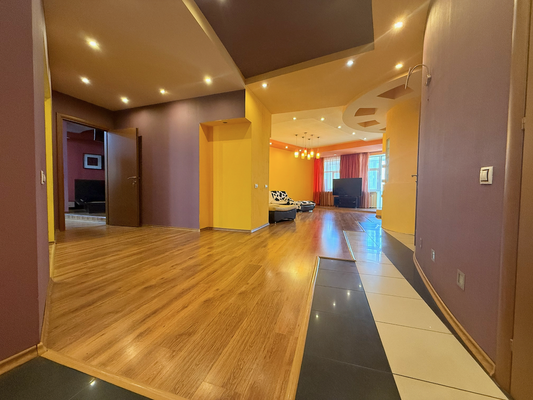 Продам трехкомнатную (3-комн.) квартиру, Коминтерна ул, 127, Нижний Новгород г